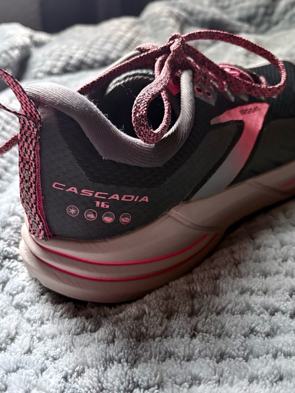 BROOKS Cascadia 16 GTX Women’s Size 9 - Picture 7 of 10